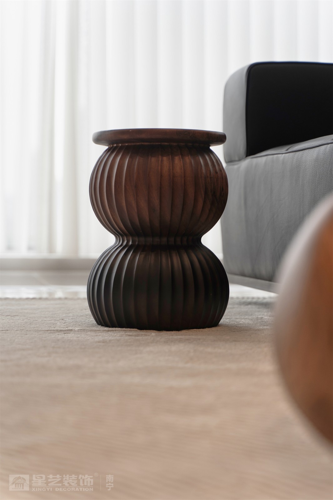 華潤西園潤府143平意式輕奢客廳裝修完工實景圖