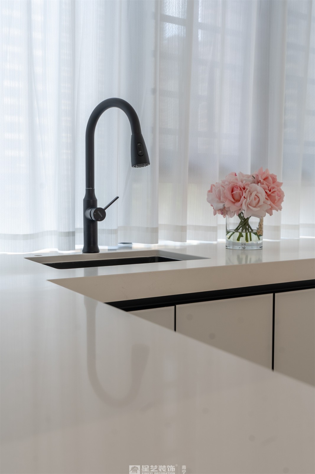 冠江墅169平現(xiàn)代極簡(jiǎn)廚房完工裝修實(shí)景圖