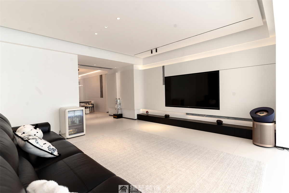 冠江墅169平現(xiàn)代極簡(jiǎn)客廳完工裝修實(shí)景圖