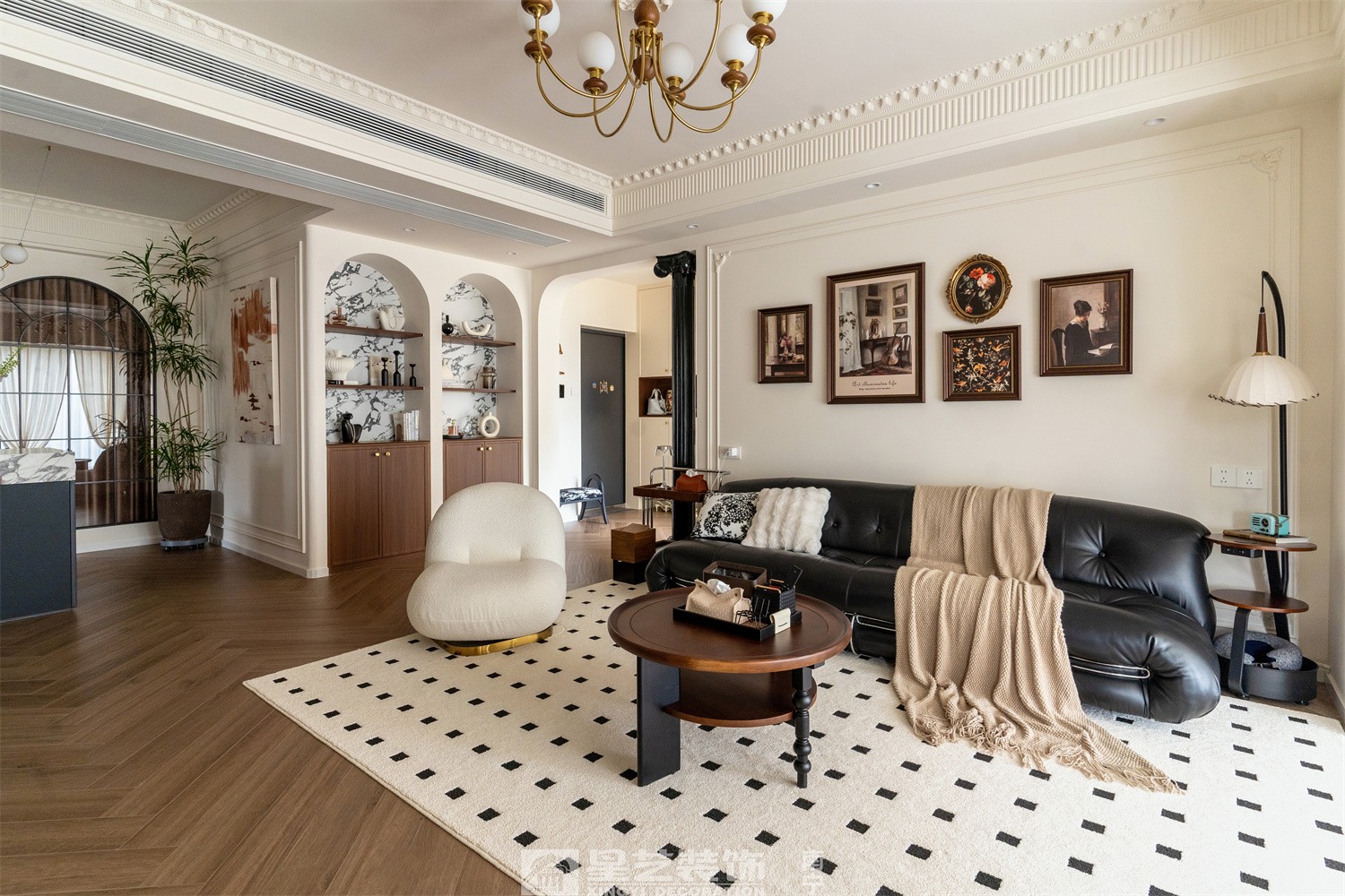 湖畔書(shū)院150平法式中古風(fēng)客廳裝修完工實(shí)景圖