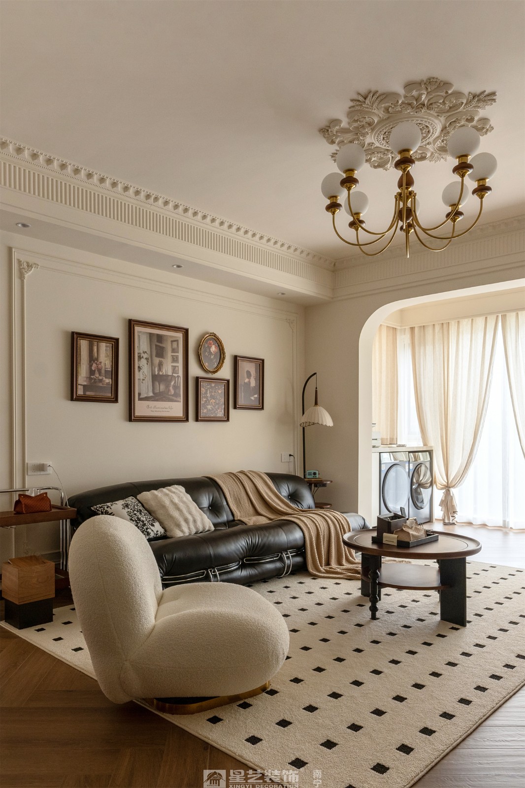 湖畔書(shū)院150平法式中古風(fēng)客廳裝修完工實(shí)景圖