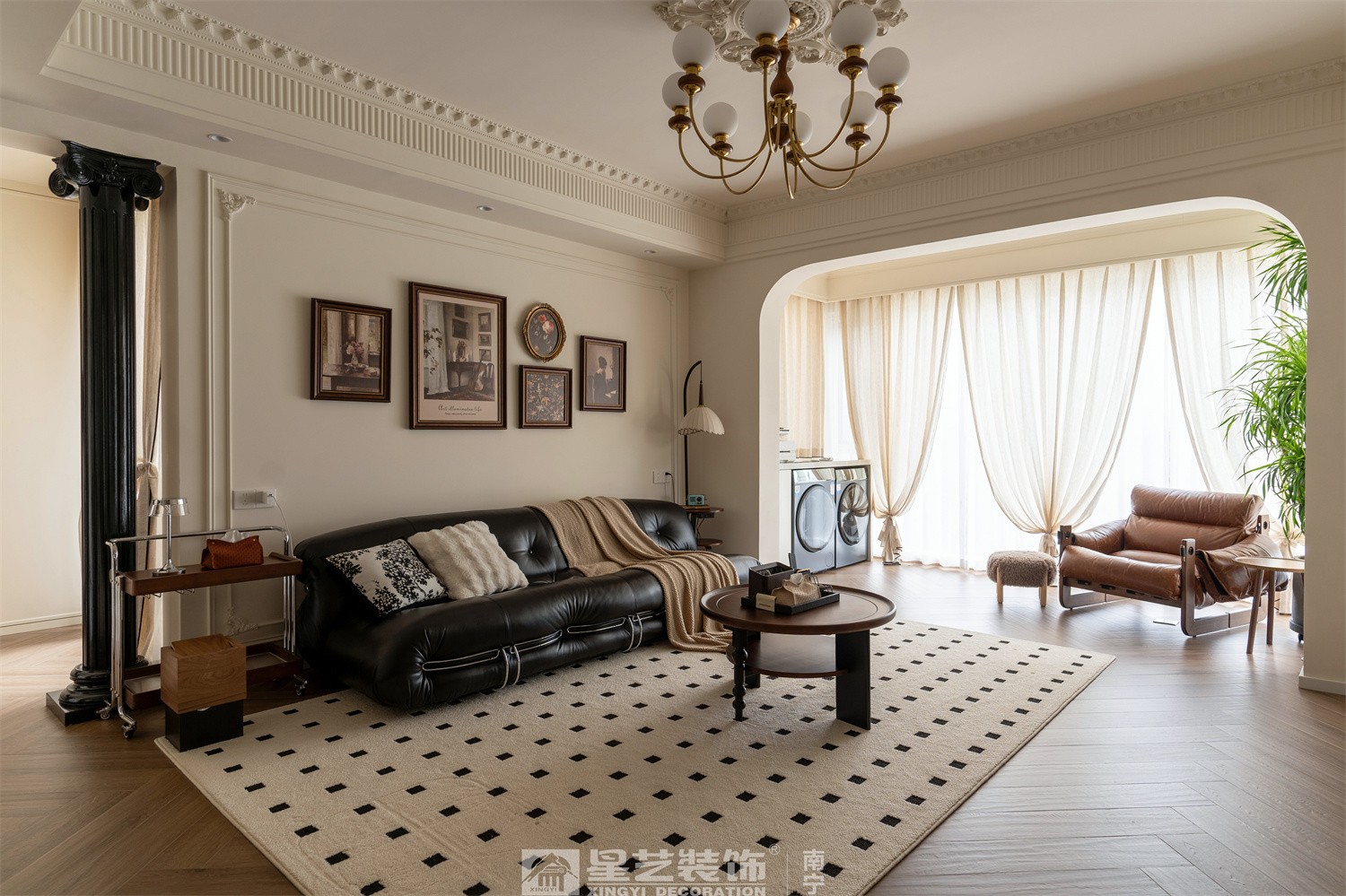 湖畔書(shū)院150平法式中古風(fēng)客廳裝修完工實(shí)景圖