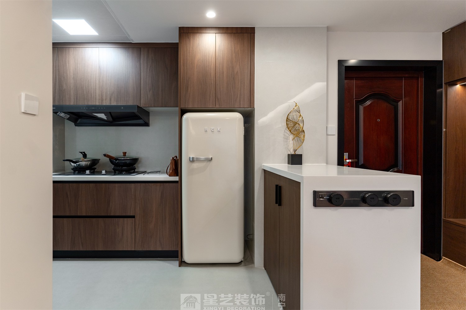 二中新民小區(qū)意式輕奢廚房裝修完工實(shí)景圖