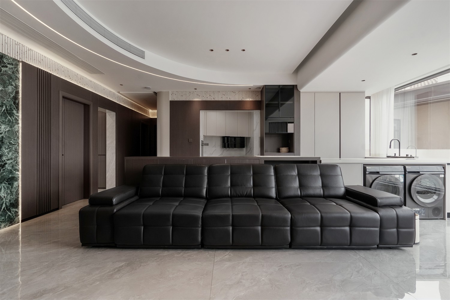 華發(fā)國賓壹號140平現(xiàn)代輕奢客廳裝修完工實景圖