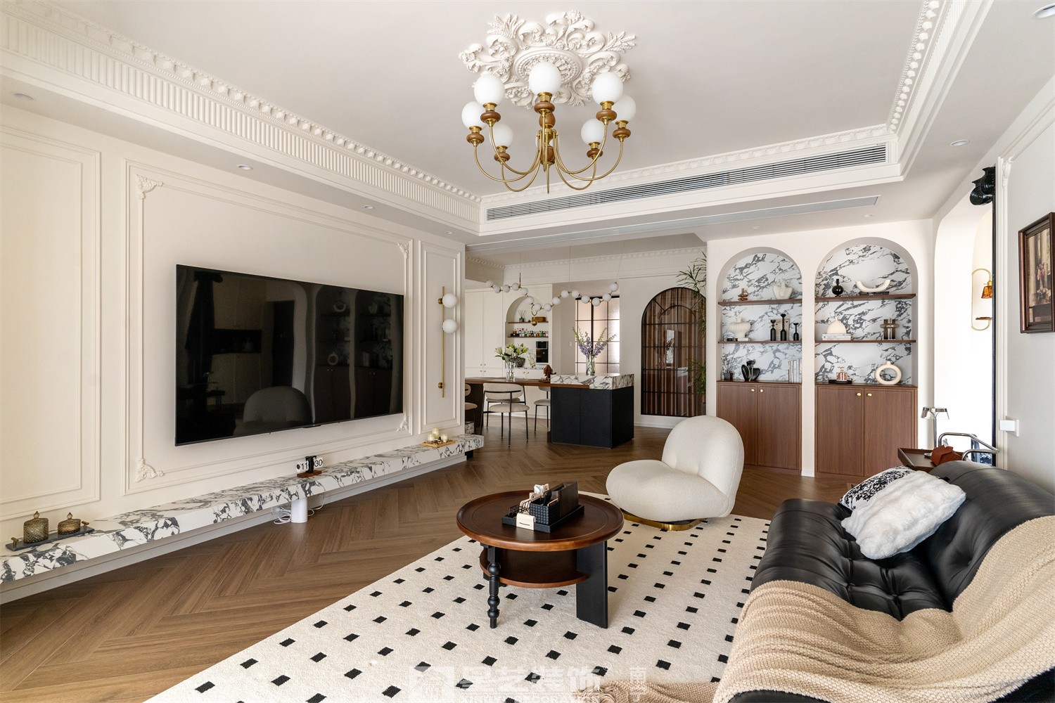 湖畔書(shū)院150平法式中古風(fēng)客廳裝修完工實(shí)景圖