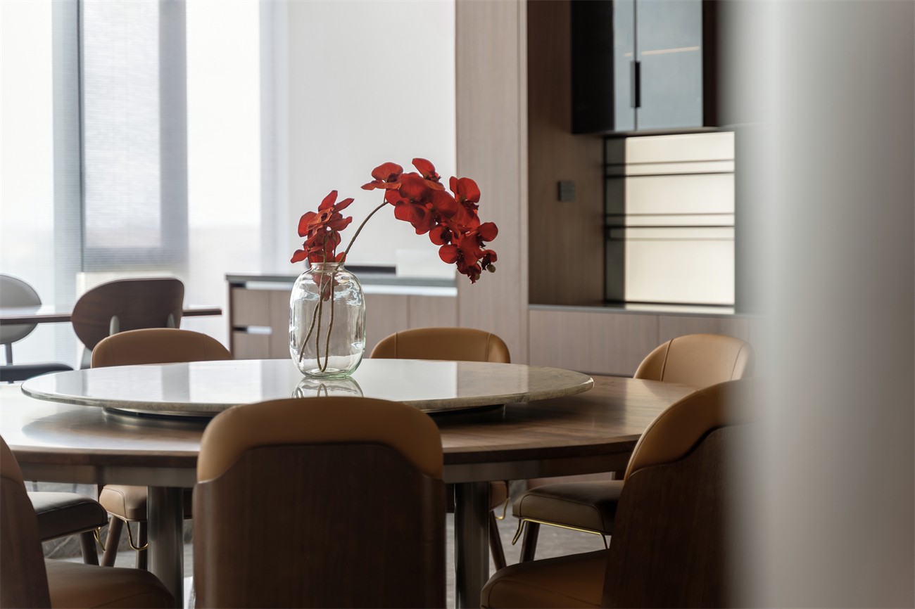 嘉和城依云灣800平現(xiàn)代輕奢餐廳裝修完工實(shí)景圖