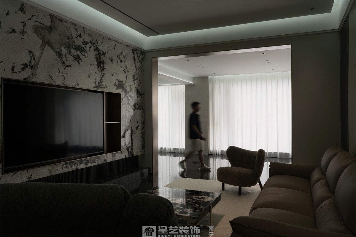 保利君悅灣200平輕奢客廳裝修完工實(shí)景圖