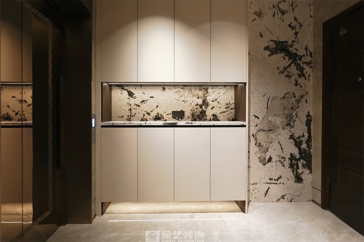 保利君悅灣200平輕奢入戶裝修完工實(shí)景圖