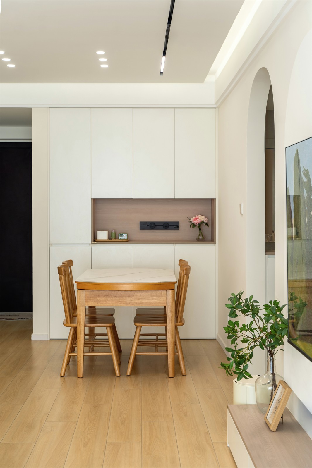 保利領(lǐng)秀廣場75平奶油風(fēng)餐廳裝修實(shí)景圖