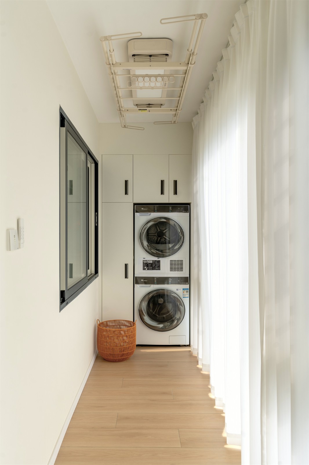 保利領(lǐng)秀廣場75平奶油風(fēng)陽臺裝修實(shí)景圖