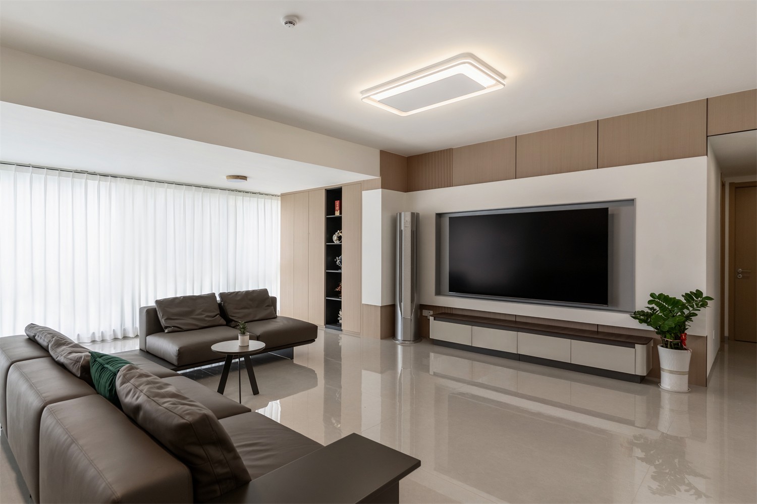 上水灣155平現(xiàn)代風(fēng)格客廳裝修實景圖