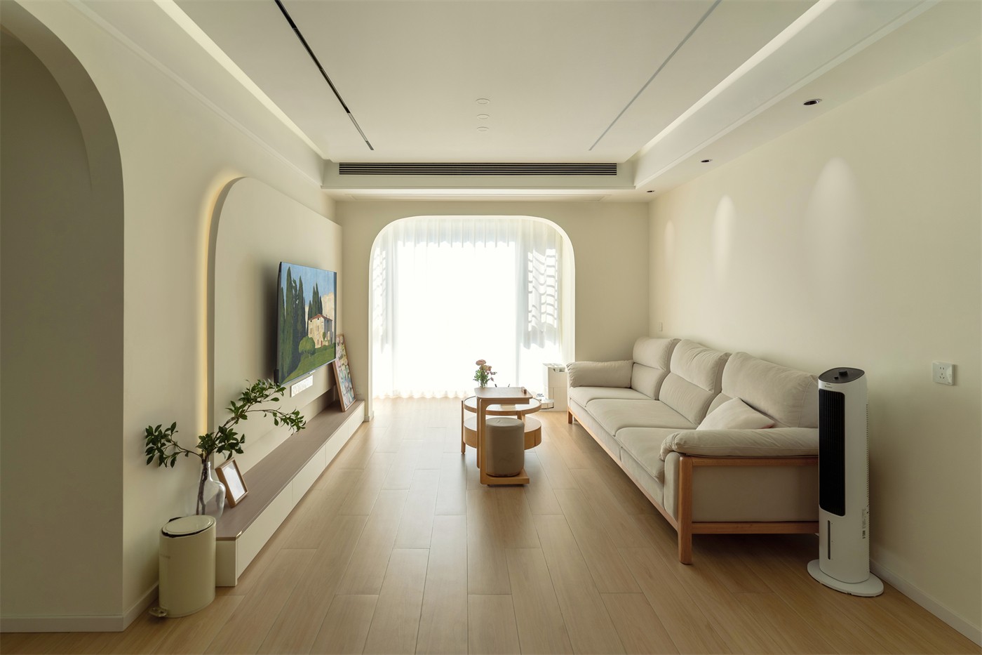 保利領(lǐng)秀廣場75平奶油風(fēng)客廳裝修實(shí)景圖