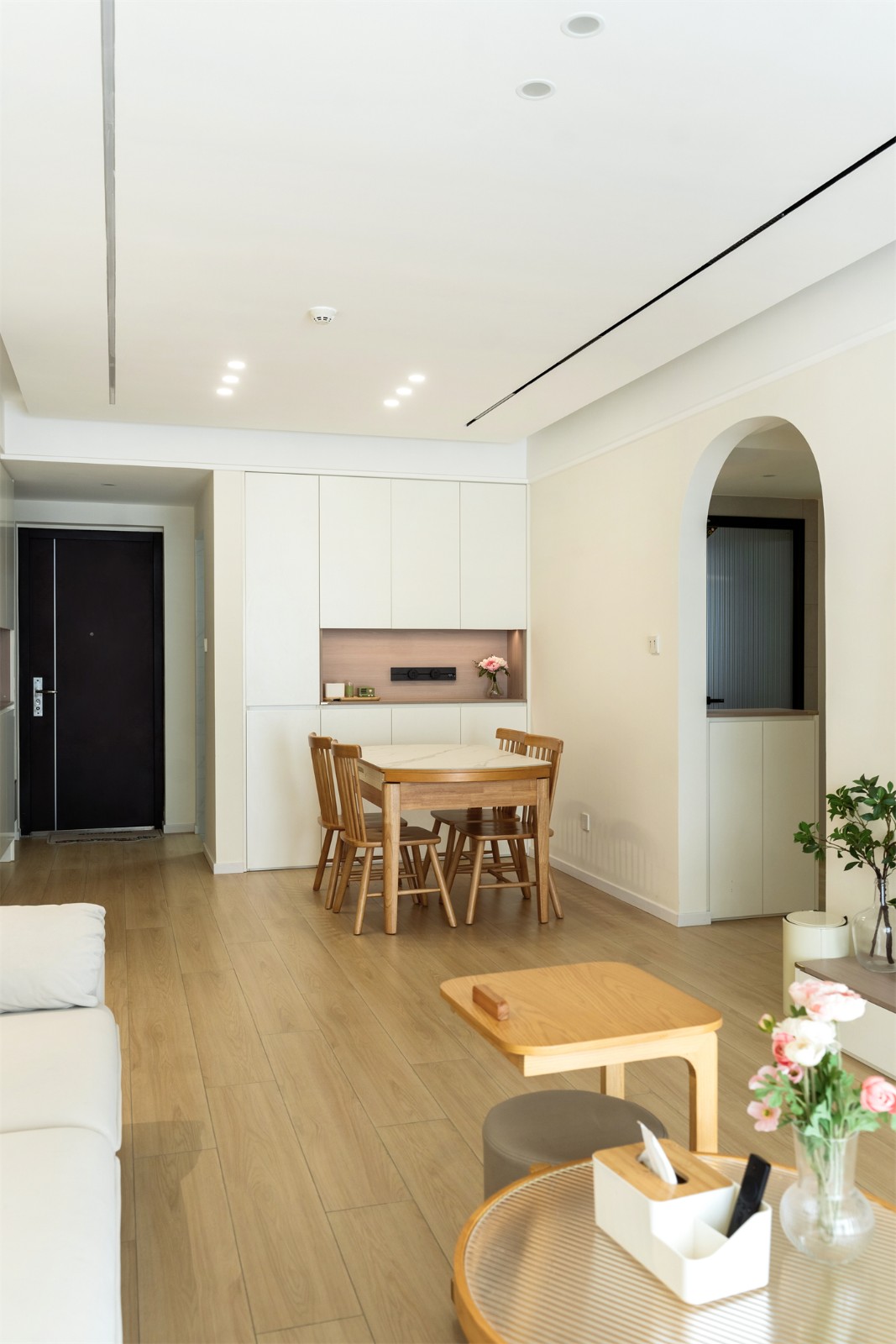 保利領(lǐng)秀廣場75平奶油風(fēng)臥室裝修實(shí)景圖