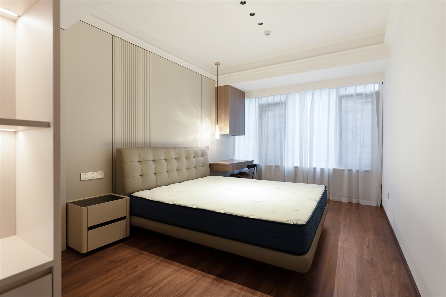 龍光玖瓏湖271平現(xiàn)代風(fēng)格臥室裝修實(shí)景圖