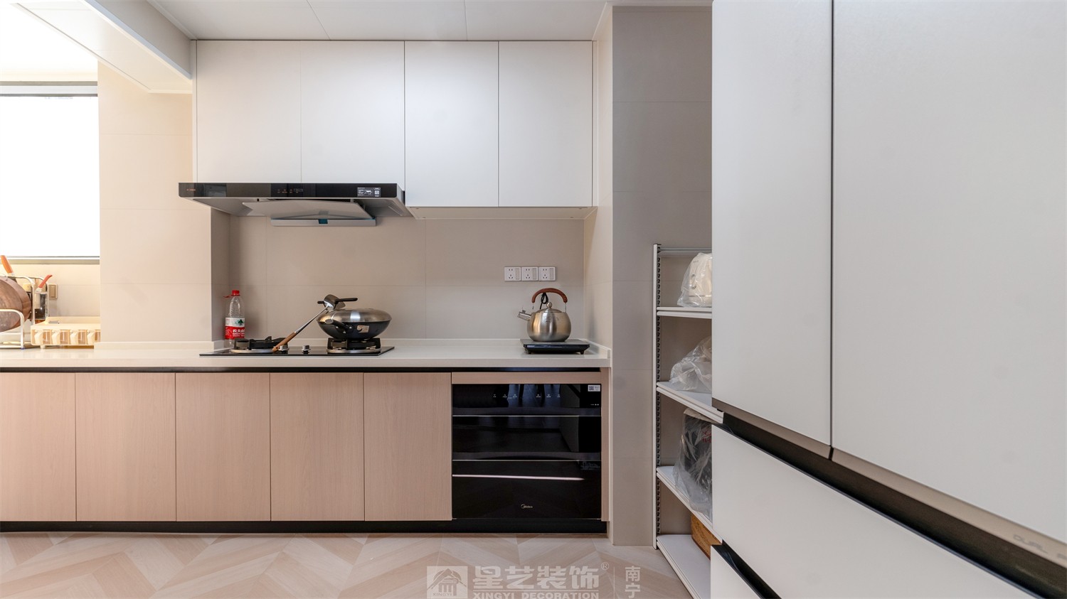 華潤西園悅府86平原木風(fēng)廚房裝修完工實(shí)景圖