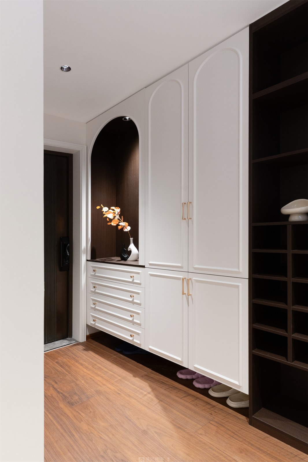 建發(fā)縵云143平法式風(fēng)格入戶(hù)裝修實(shí)景圖