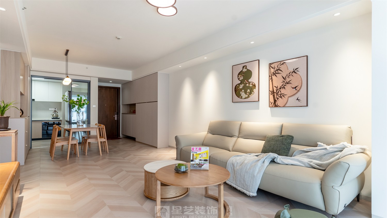 華潤西園悅府86平原木風(fēng)客廳裝修完工實(shí)景圖
