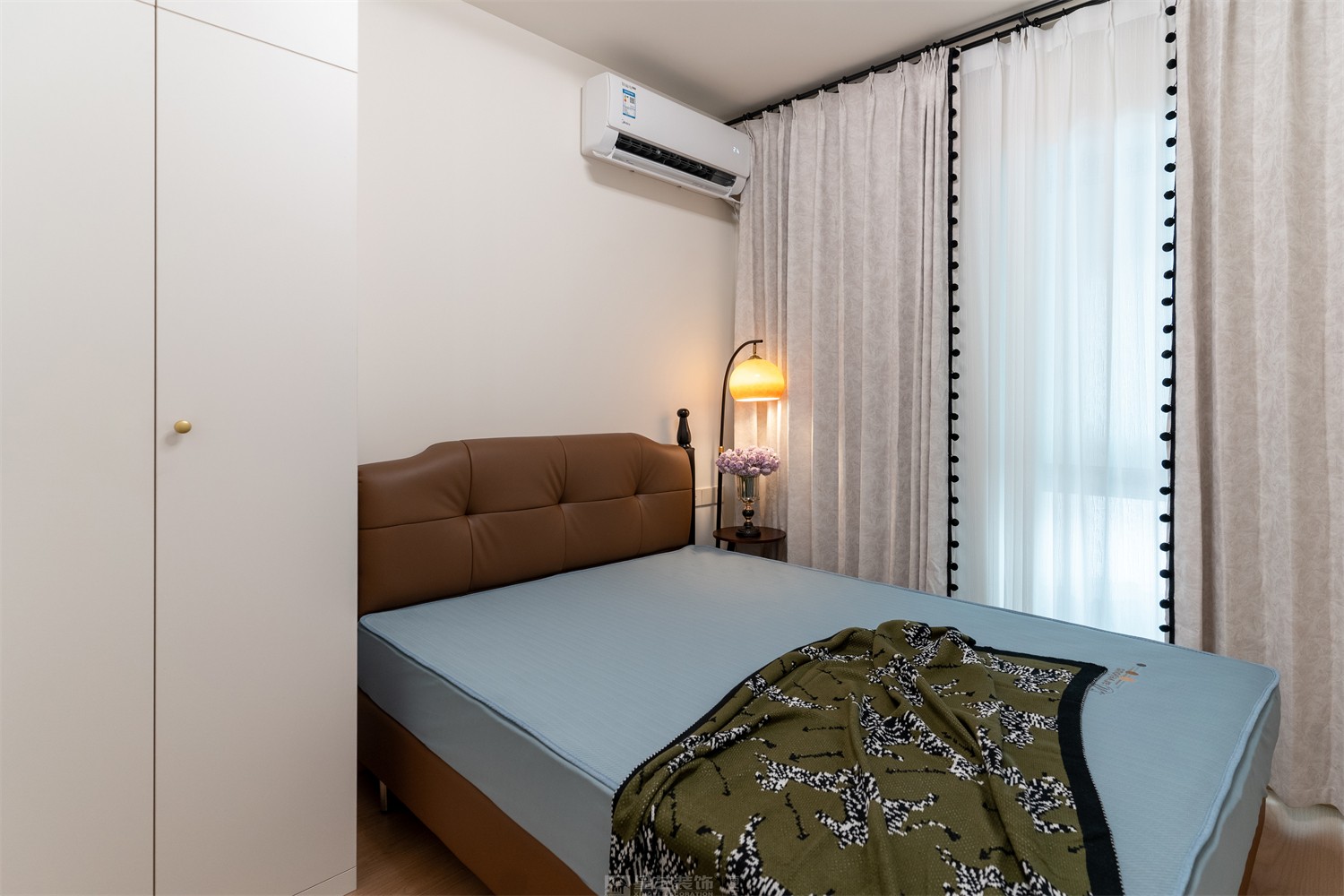 東方尊府118平中古風(fēng)臥室裝修完工實(shí)景圖