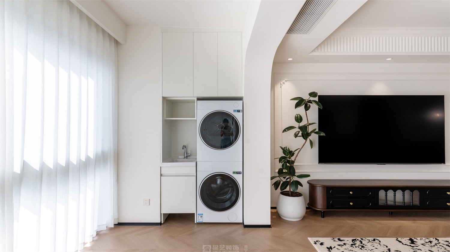 東方尊府118平中古風(fēng)陽臺(tái)裝修完工實(shí)景圖